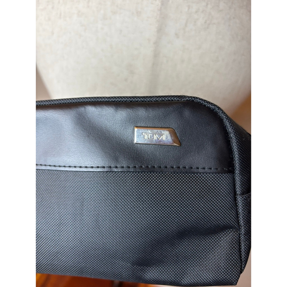 Like new TUMI Black & Gray Toiletry Bag One Size travel bag luggage designer - Picture 8 of 9